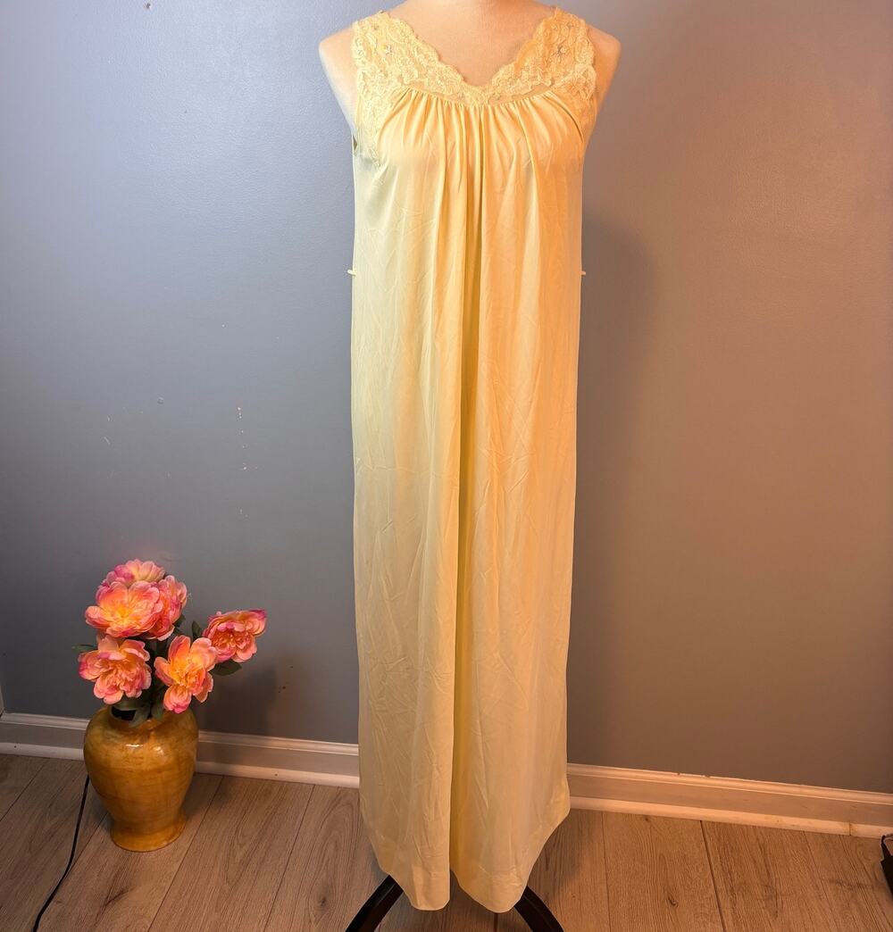 Vintage Shadowline Nightgown Sleeveless Lace Pastel Yellow Petite